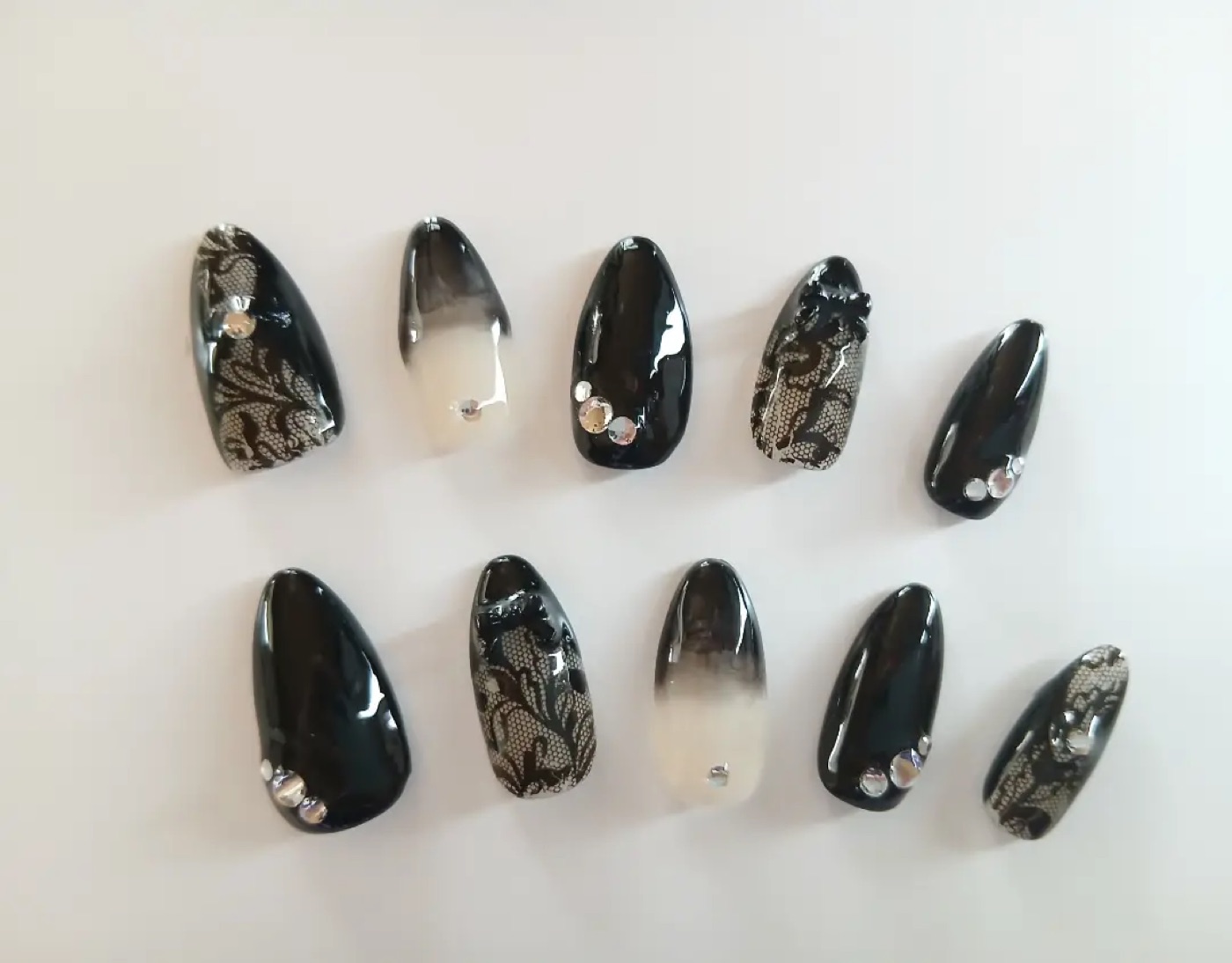 ネイルチップ施術例（ロングアーモンド）
